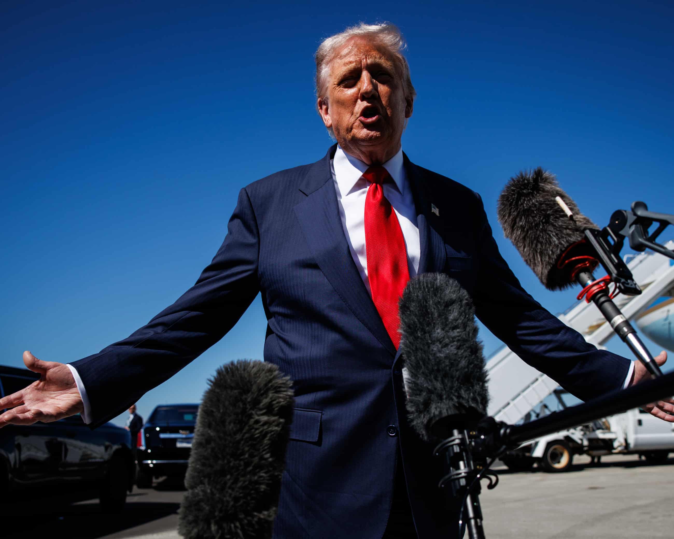 Trump threatens to go into Nigeria ‘guns-a-blazing’ over attacks on Christians