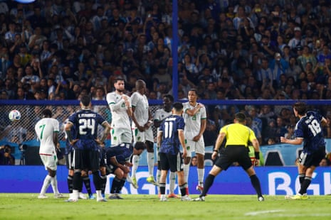 Nico Paz shoots through the Mauritania wall.