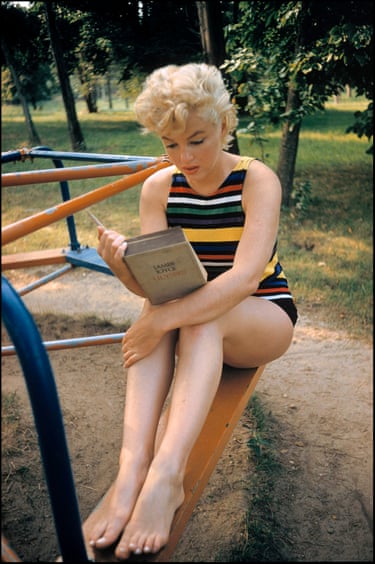 Marilyn Monroe reading Ulysses