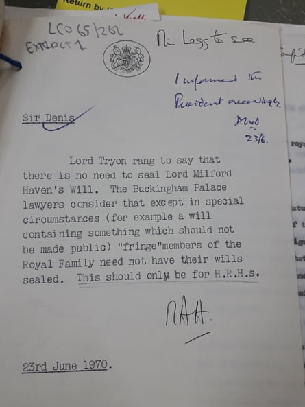 Letter referring to royal courtiers that has been removed from the National Archives