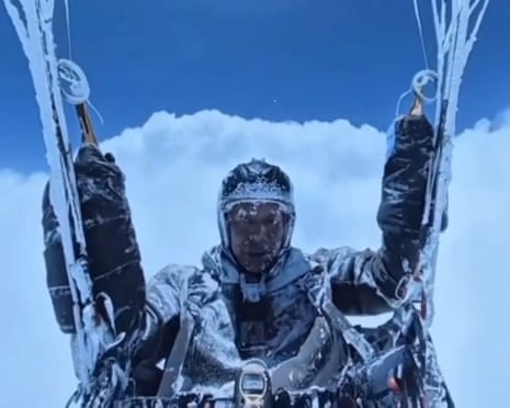 Chinese paraglider survives accidental 8,000-metre-high flight above the clouds (theguardian.com)