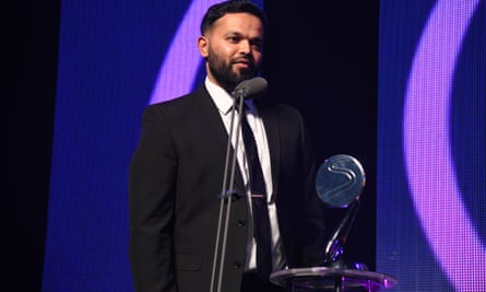 Azeem Rafiq lors d'une cérémonie de remise de prix