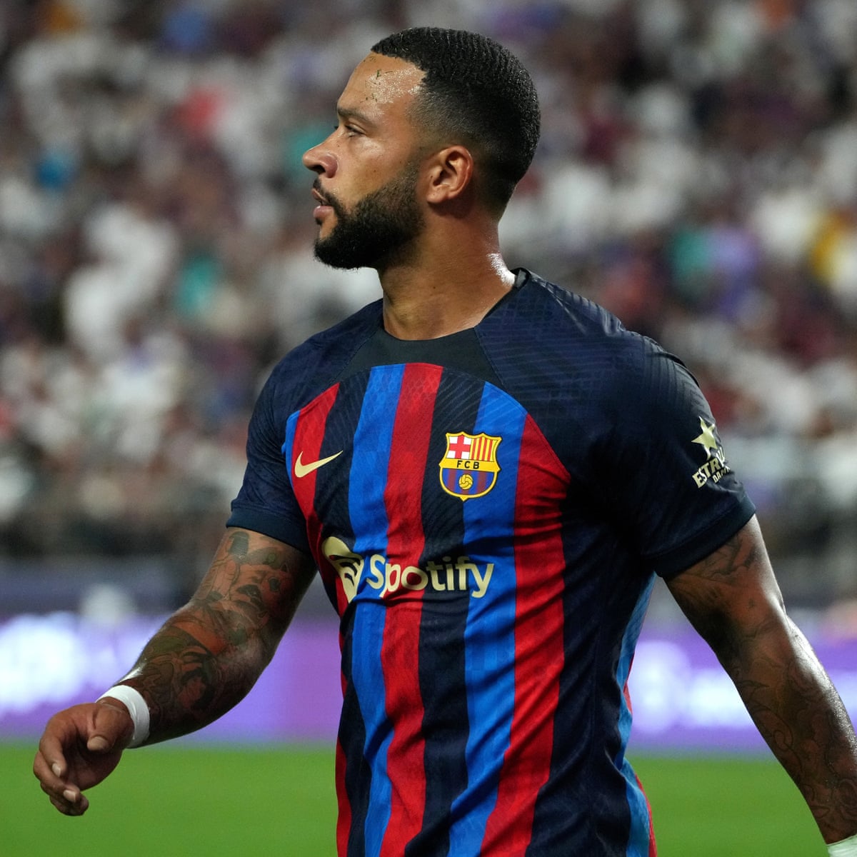 Football transfer rumours: Memphis Depay to leave Barça for Juventus? |  Transfer window | The Guardian