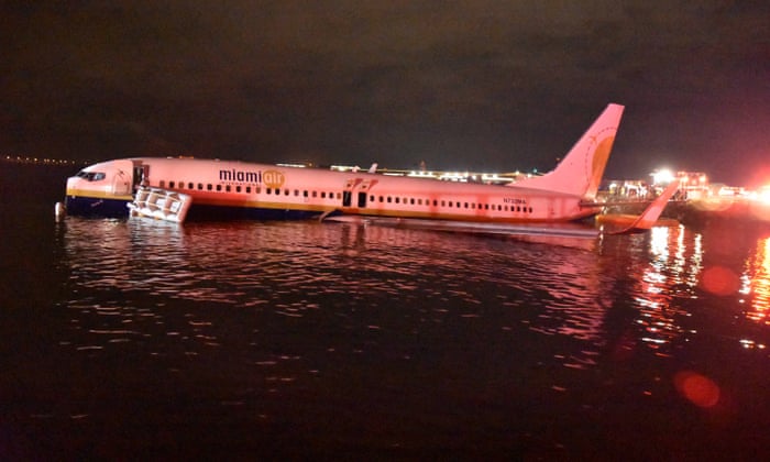 Passengers escape after plane skids off runway into river in Jacksonville | Florida | The Guardian Passengers escape after plane skids off runway into river in Jacksonville | Florida | The Guardian