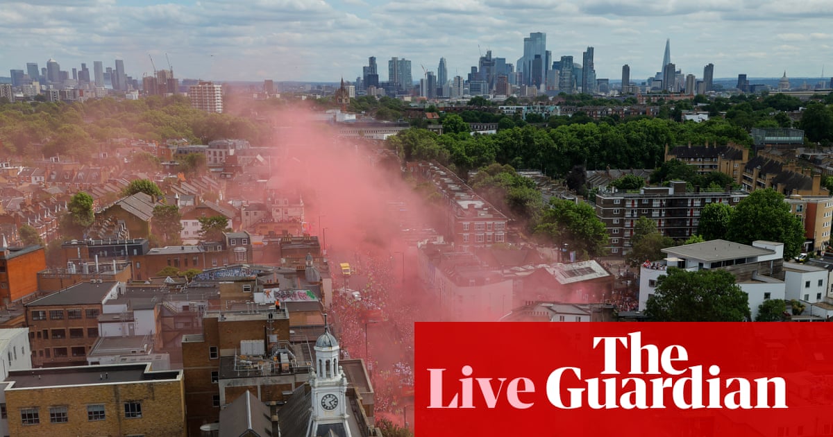 cluster (priority): The Guardian Le parcours de la victoire : un défilé populaire sans précédent