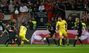 Chelsea’s Pedro lashes in that all important away goal.