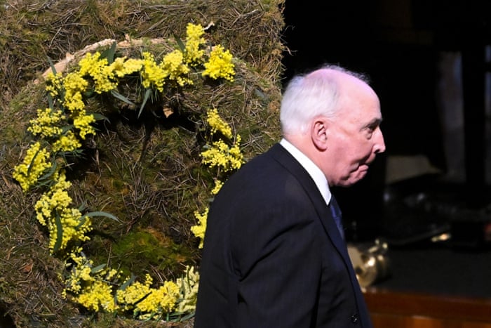 Paul Keating and the wattle wreath.