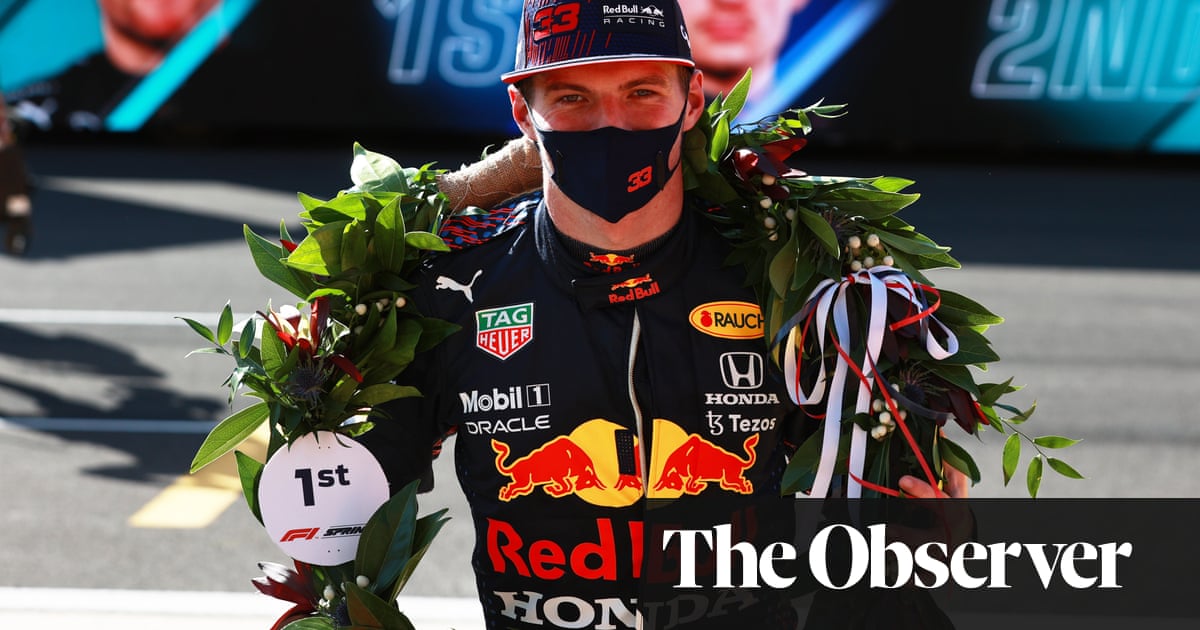 Max Verstappen enjoys sedate jaunt on carousel in sprint qualifying race