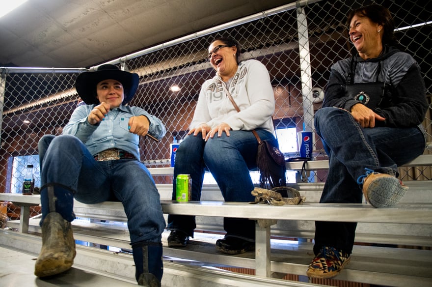 Simonson jokes around with her aunt, Billie Jo, and her mother, Judy, while waiting for her brother’s run at the Copper Springs Ranch barrel race.
