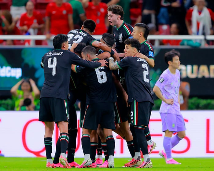 South Korea howler gifts Mexico victory as World Cup co-hosts reach knockout phase