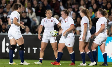 Amy Cokayne (au centre) après avoir marqué son troisième essai.