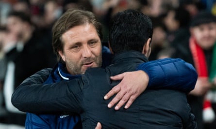 Pedro Martins and the Arsenal manager, Mikel Arteta, embrace before their epic second-leg round-of-32 match at the Emirates in February.