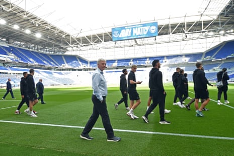 David Moyes checks out the pitch before kick-off
