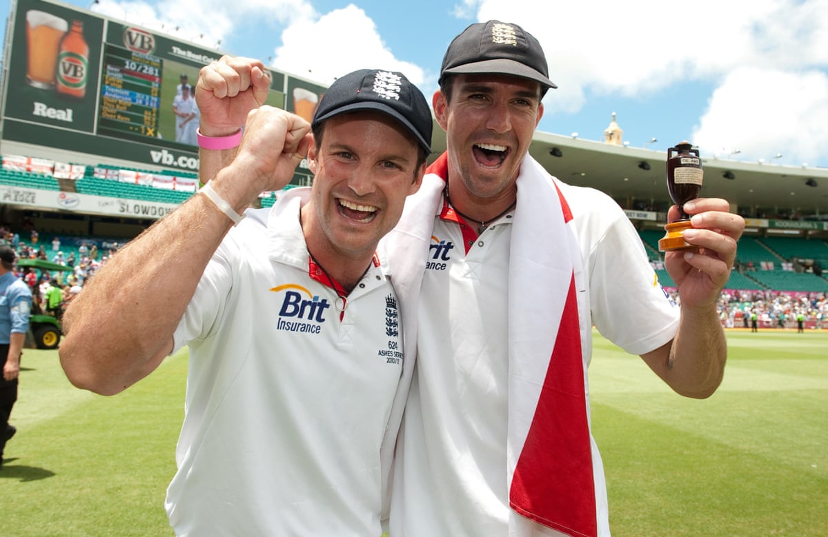 Kevin Pietersen and Andrew Strauss celebrate winning the Ashes in 2011