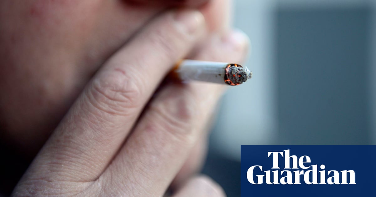 Smoking-related cancer twice as prevalent among poor in England