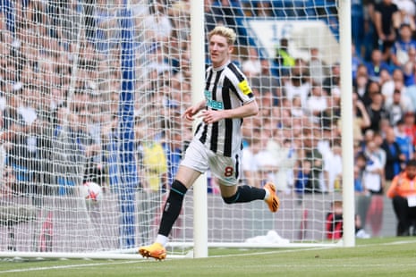 Anthony Gordon puts Newcastle in front against Chelsea