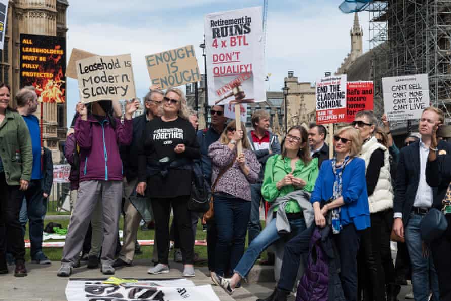 Leaseholders demonstrating at Westminster today.