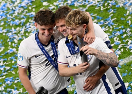 Harvey Elliott celebrates with Tyler Morton and James McAtee after winning the player of the tournament trophy.