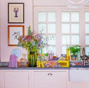 Washing up: the butler sink and shrimp-print motif in the kitchen.