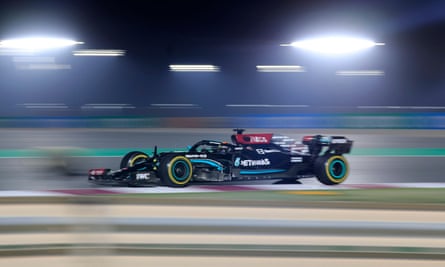 Lewis Hamilton is untroubled from the front as he wins the Qatar Grand Prix