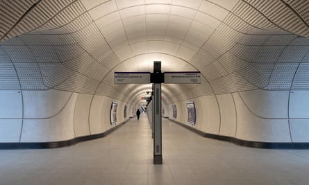 Curving concrete panels and free-standing signage ‘totems’ at Tottenham Court Road.