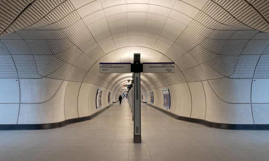 Curving concrete panels and free-standing signage ‘totems’ at Tottenham Court Road.