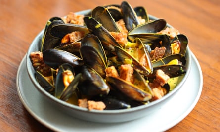 A bowl full of steamed Shetland mussels on a plate