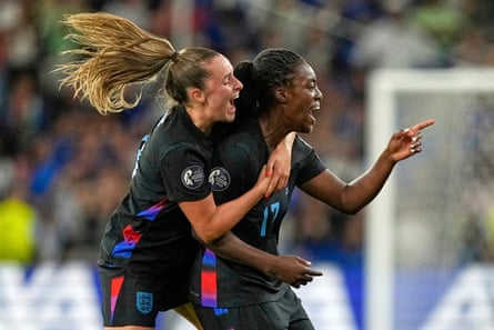 Ella Toone (left) pinch Michelle Agyemang aft nan striker’s match-saving extremity against Italy.