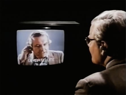 Astronaut Bob Grodin (Shane Rimmer) joins the studio in Alternative 3.