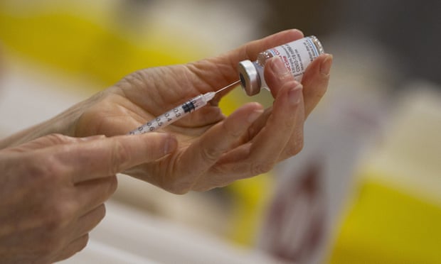 A health worker prepares a dose of Moderna Covid-19 vaccine