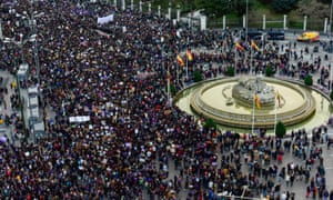 Multitudes que asistieron al Día Internacional de la Mujer en Madrid el 8 de marzo.