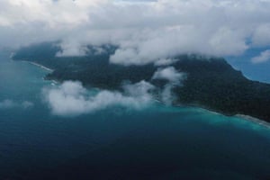 Vista aérea da Ilha Gorgona, no Oceano Pacífico, no sudoeste da Colômbia