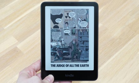 A full page of the graphic novel Watchmen on the screen of a Kindle Colorsoft.