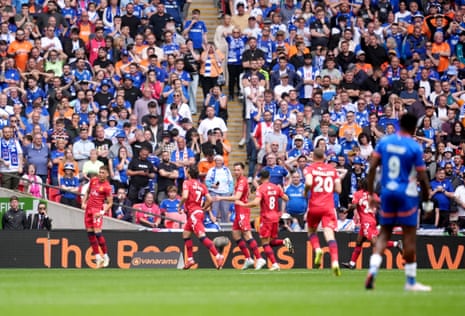 Southend lead at Wembley!