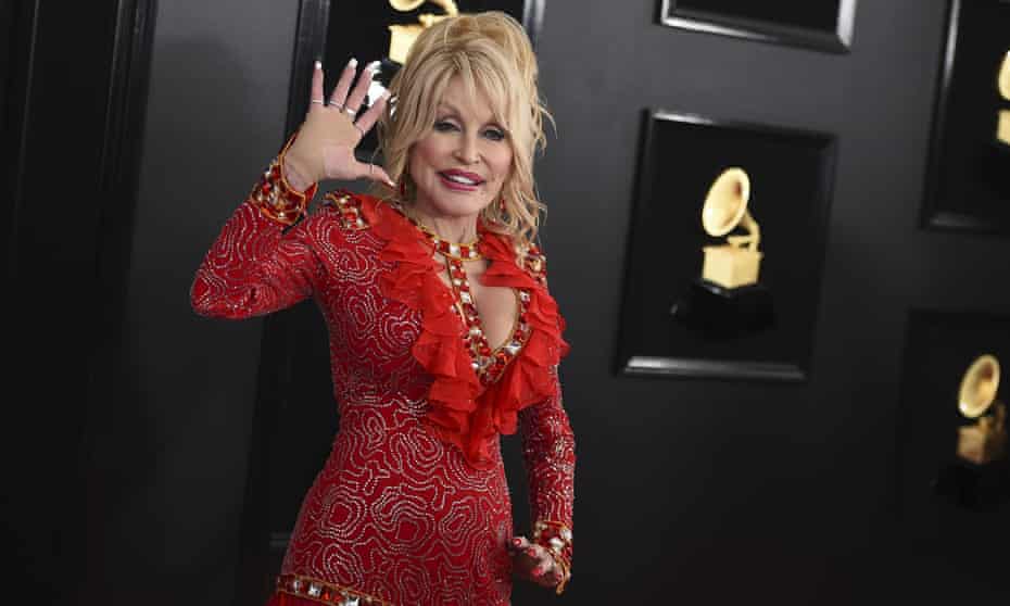 Dolly Parton arrives at the 61st annual Grammy Awards on February 2019, in Los Angeles.