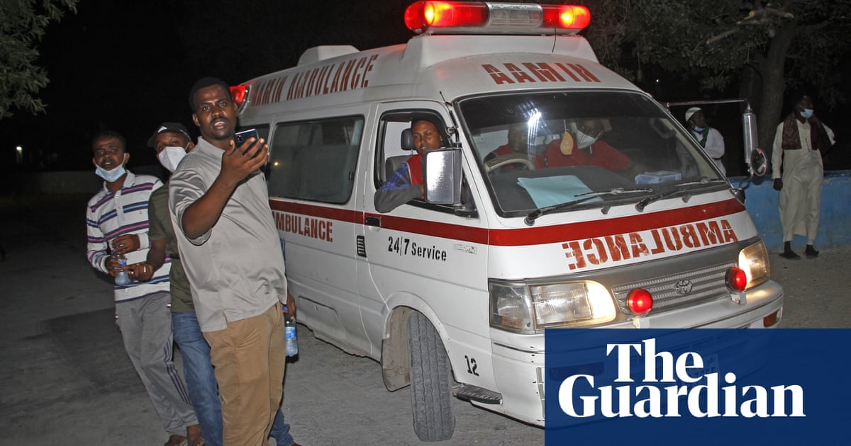 Rickshaw bomb kills 10 as Islamists target Mogadishu restaurant