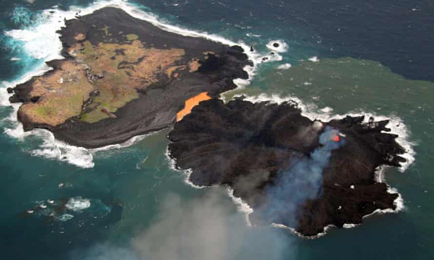 西之島は、火山活動が新しい風景を作り出した後、スヌーピーに似ていると考えられていました。