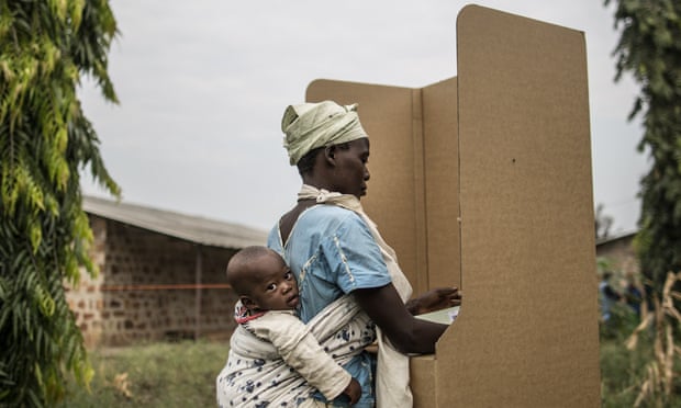 A Burundian woman voting