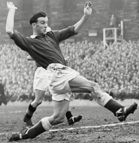 Jimmy Wardhaugh scored 28 goals for Hearts in the 1957-58 season making him the league’s joint top-scorer with teammate Jimmy Murray.