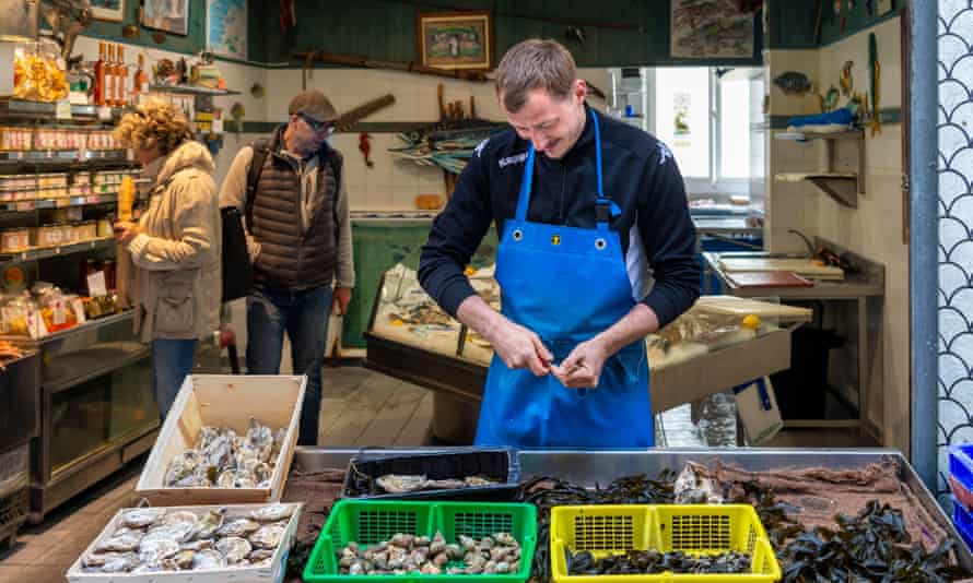 A fishmonger in rue de l’Orme.