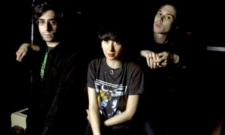 Ouais ouais ouais en 2006, de gauche à droite : Brian Chase, Karen O et Nick Zinner.