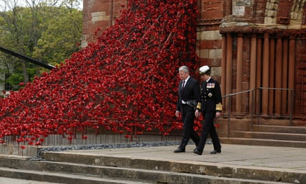 Princess Anne and Joachim Gauck pass the Weeping Window sculpture made of ceramic poppies.