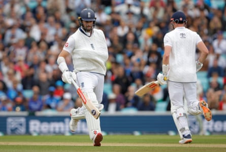 Chris Woakes runs a quick single with his left arm in a sling