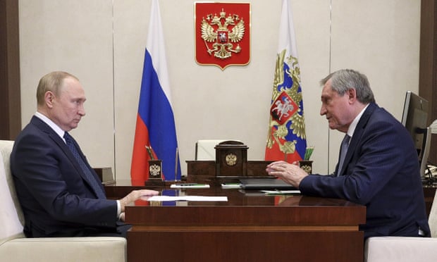 Vladimir Poutine et le ministre russe de l’Énergie, Nikolai Shulginov, à Moscou, le 21 juillet 2022