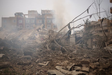 मध्य पूर्व संकट लाइव: गिराए गए विमान से लापता पायलट को बरामद करने के लिए अमेरिका और ईरान में होड़; एक अन्य जहाज होर्मुज जलडमरूमध्य से होकर गुजरता है