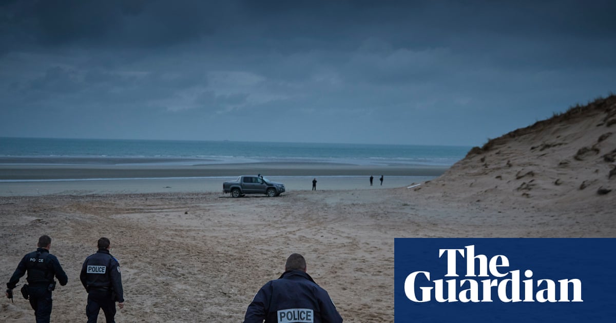 UK to pay France extra £16m in stopgap deal to patrol Channel beaches