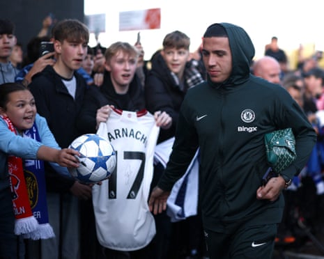Enzo Fernández is starting for Chelsea as they face League One high-flyers Lincoln.