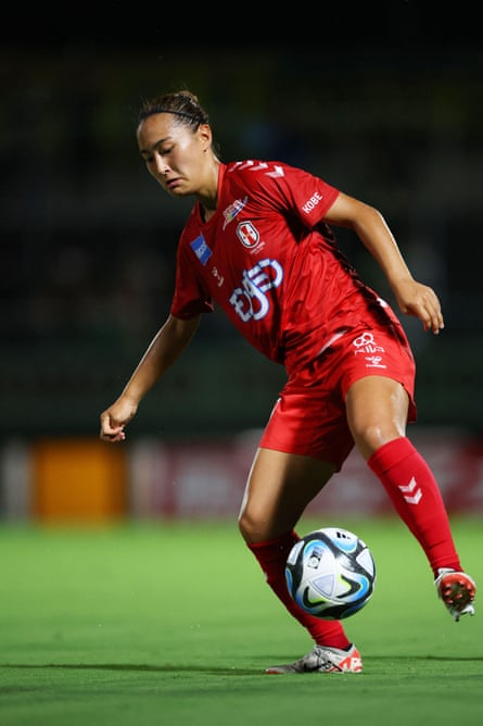 Manaka Hayashi controls the ball whilst playing for INAC Kobe Leonessa