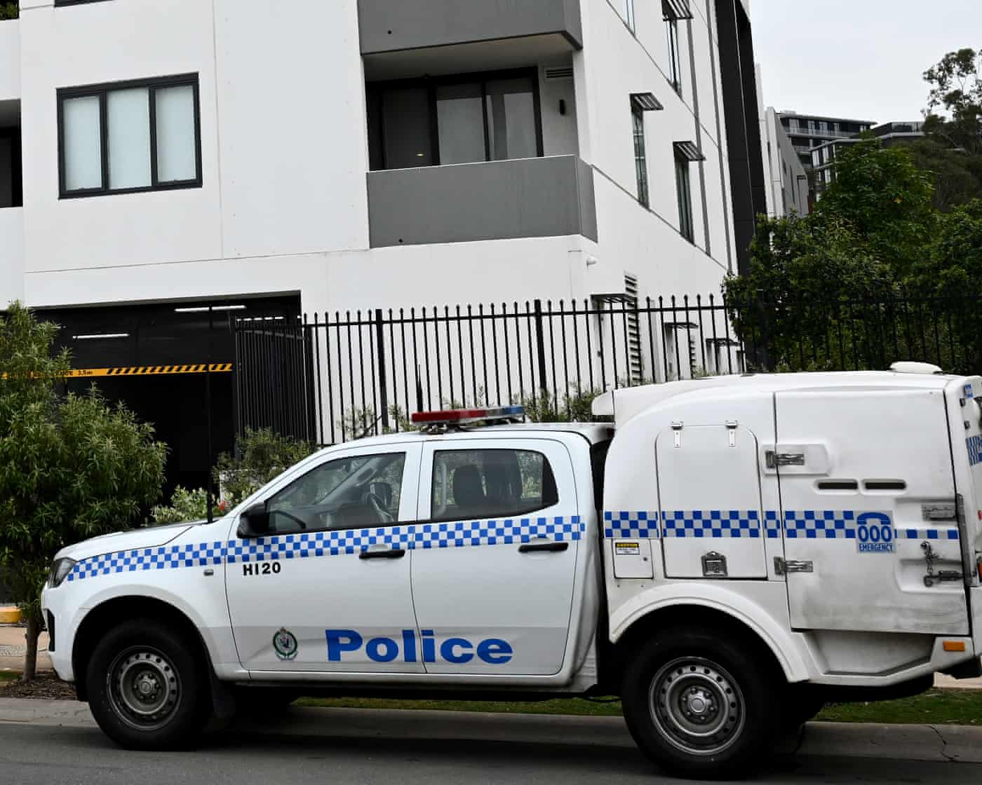 Premier calls for fewer guns