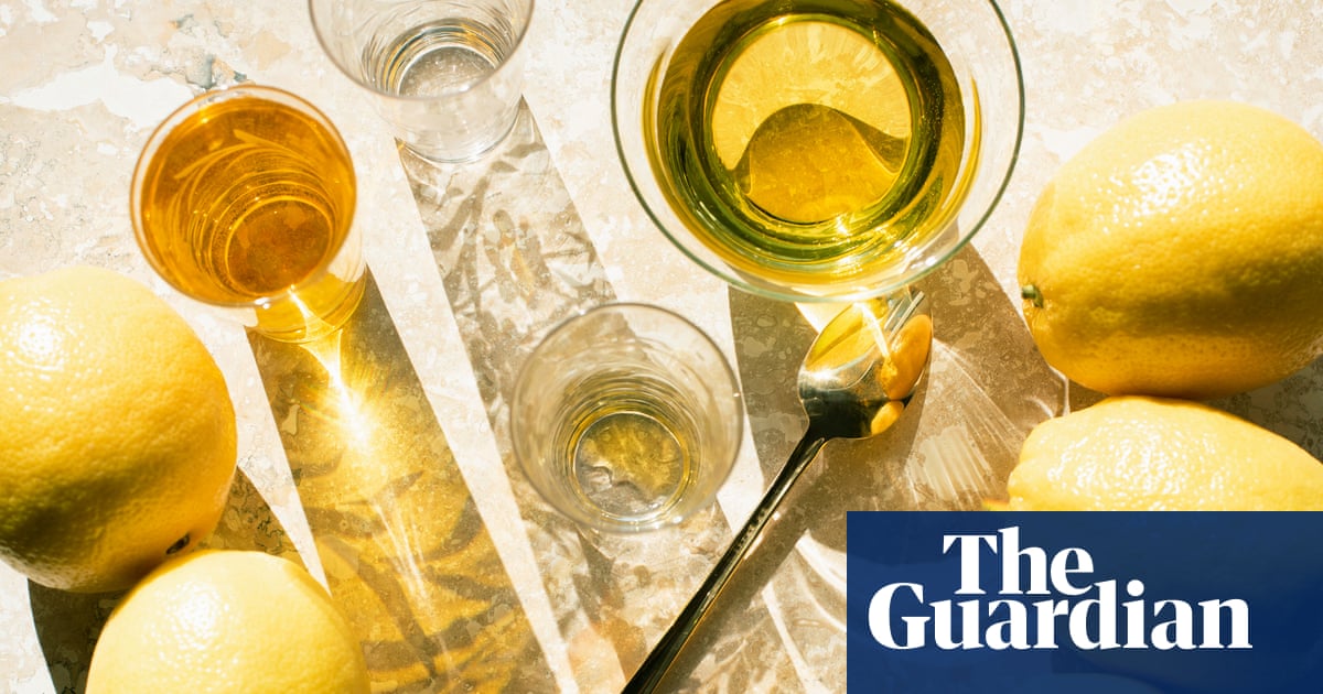 Internet influencers are drinking shots of olive oil and lemon juice. Should you?